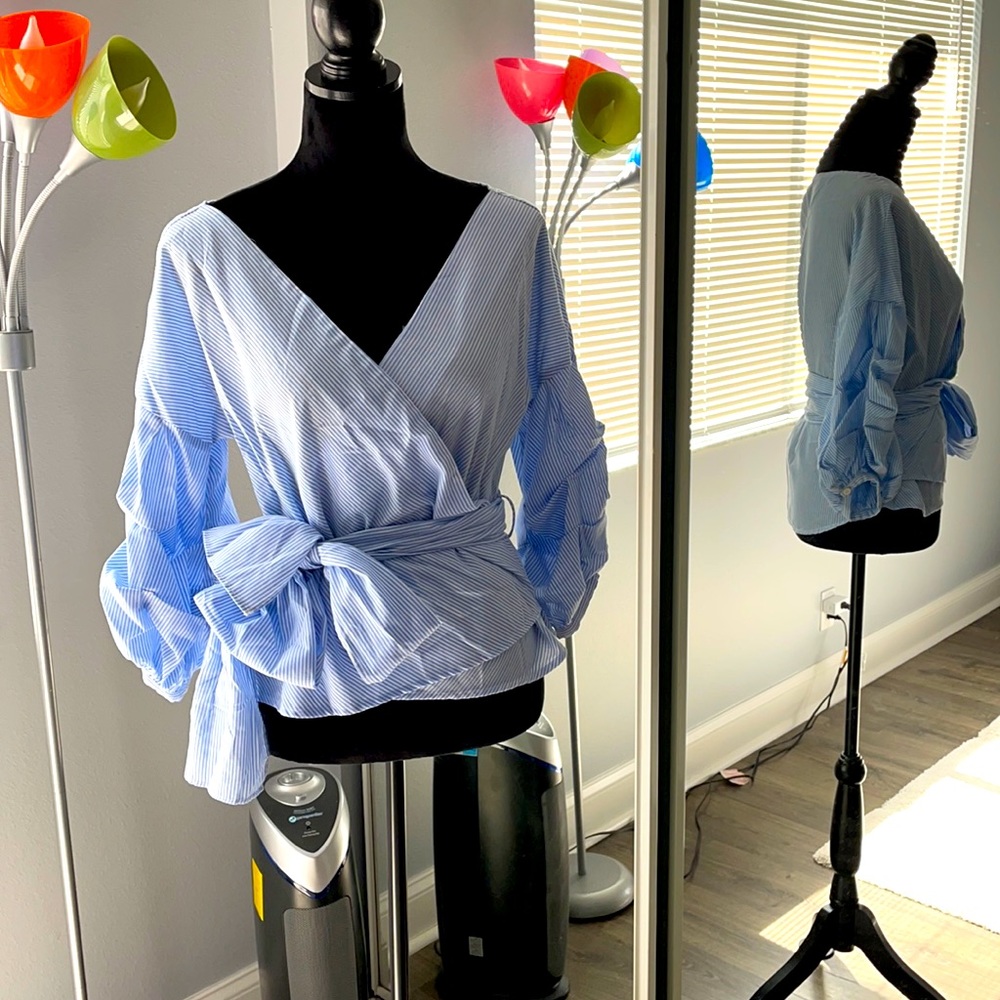 Blue and white stripe puff sleeve blouse